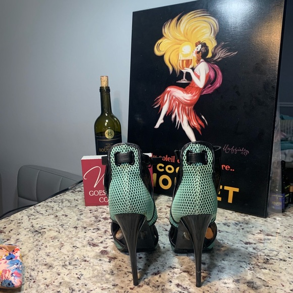 Steve Madden Izzy Azalea heel, size 7.5 teal and black - Picture 3 of 3